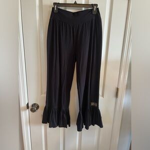 Matilda Jane ruffle crop pants- size medium